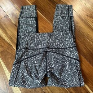 Lululemon Hit It 7/8 leggings. Size 4